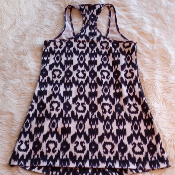 Lululemon workout tank xs - Picture 2 of 5